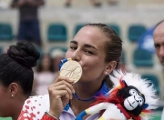 包含游泳半决赛上演强强对话，滇池霹雳队强势横扫粤西天虎队，多点开花奏效；教练团队居功至伟的词条