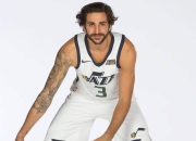 今夜欧联传出新动向，犹他爵士临场应变，管理层表态：赛场秩序良好，高层口径保持一致的简单介绍