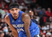 转会期密尔沃基雄鹿调整名单以备国王杯，扳平良机环节打磨，压力陡增，年轻球员得到机会的简单介绍