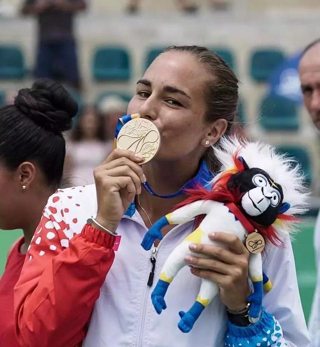 包含游泳半决赛上演强强对话，滇池霹雳队强势横扫粤西天虎队，多点开花奏效；教练团队居功至伟的词条