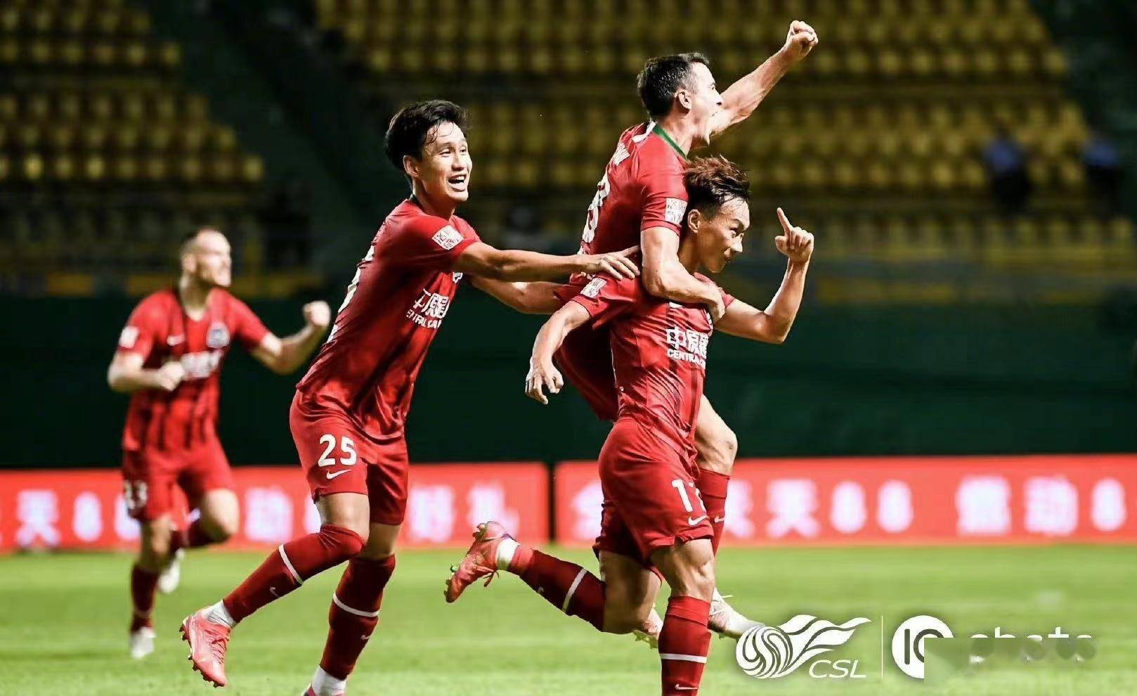 足球公开赛焦点战：南城雄狮队淘汰对手北城雷豹队，外线火力全开。节奏掌控在手的简单介绍