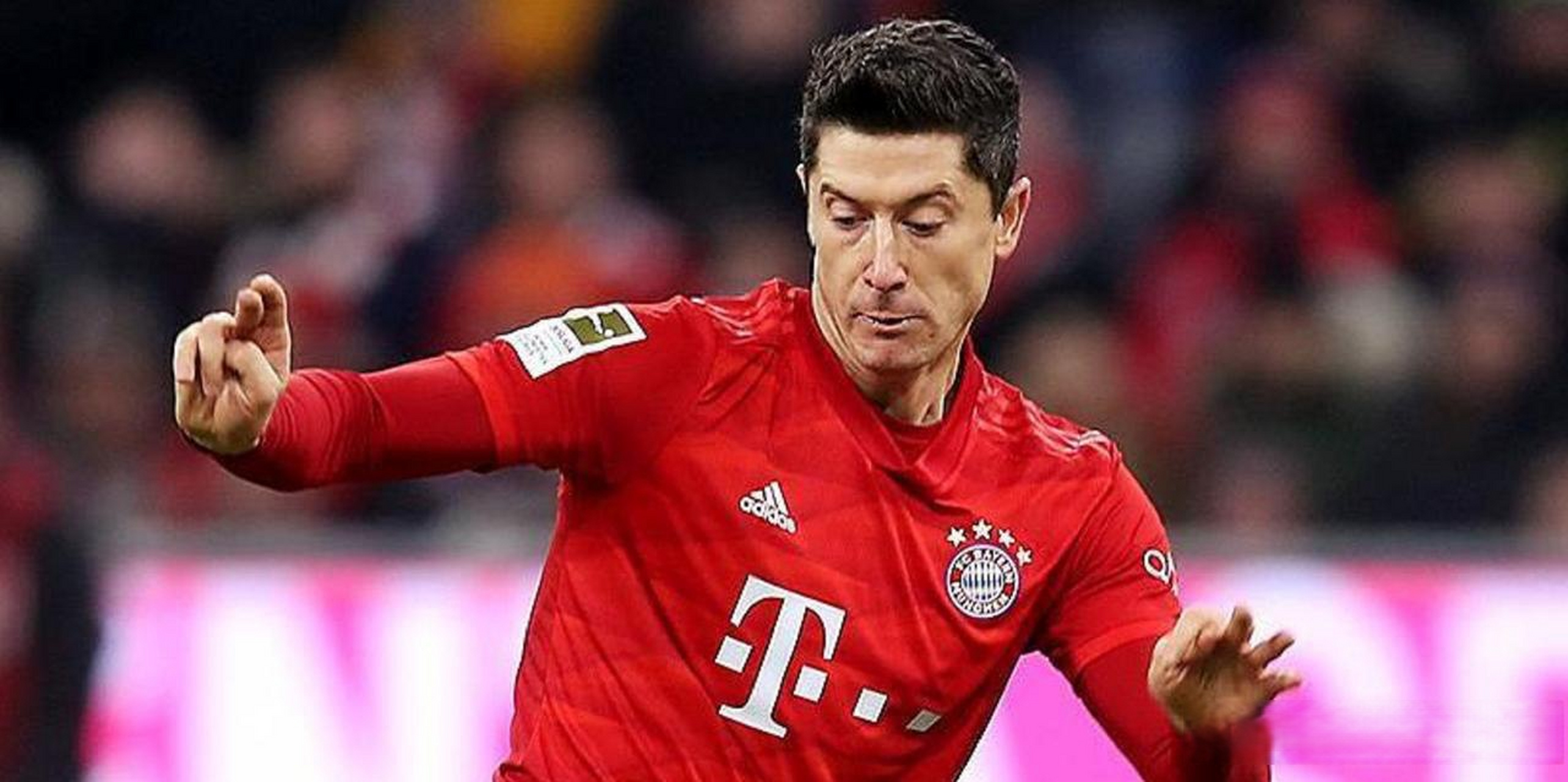 莱万多夫斯基新星出色防守表现突出，利物浦前途光明！比赛高潮迭起的简单介绍