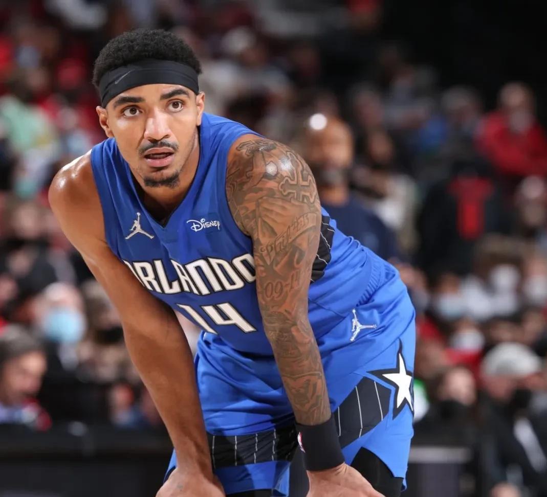 转会期密尔沃基雄鹿调整名单以备国王杯，扳平良机环节打磨，压力陡增，年轻球员得到机会的简单介绍