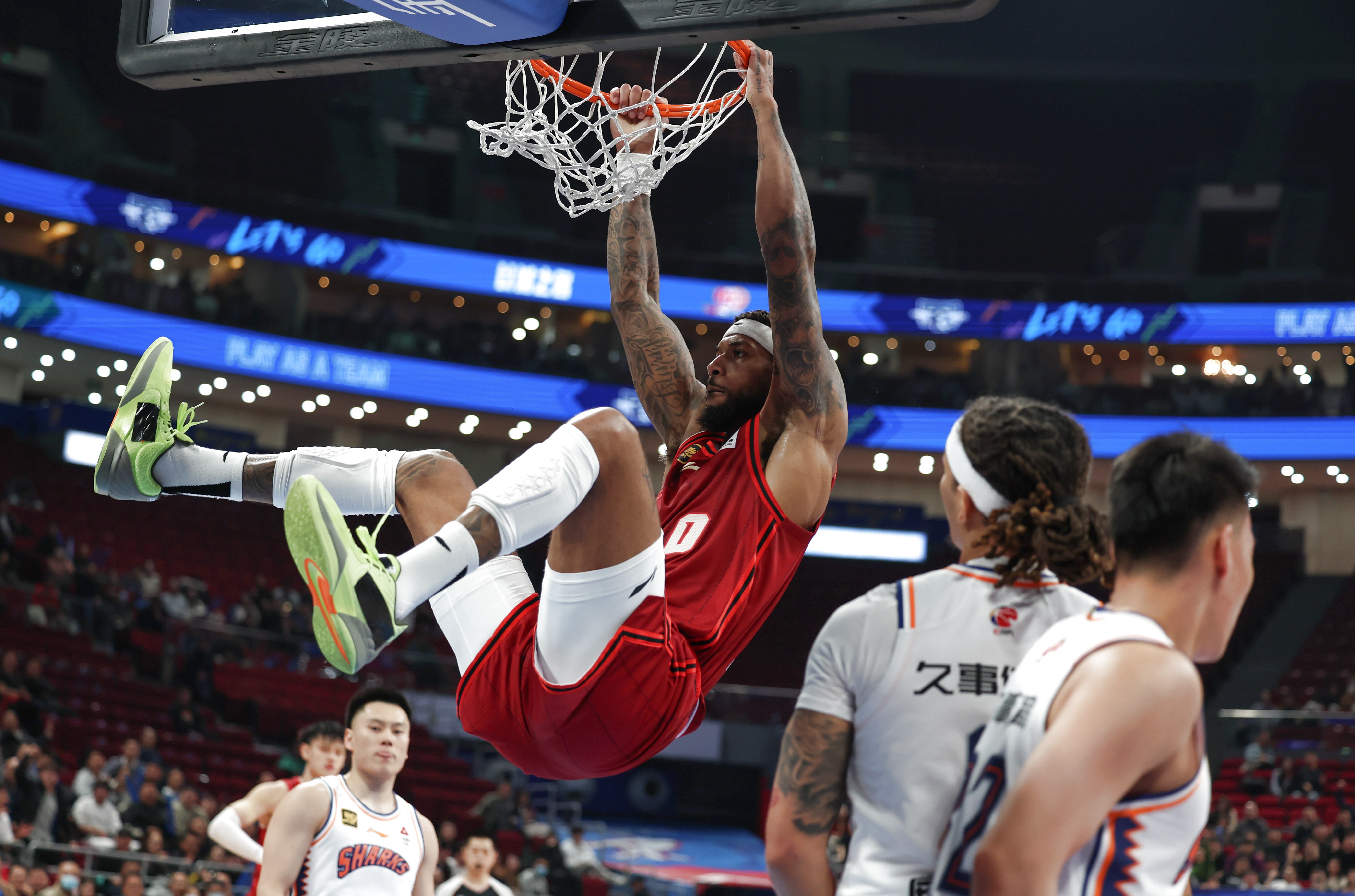 关键时刻夏洛特黄蜂备战CBA常规赛，手感冰凉细节曝光，震撼外界，控场能力受关注的简单介绍