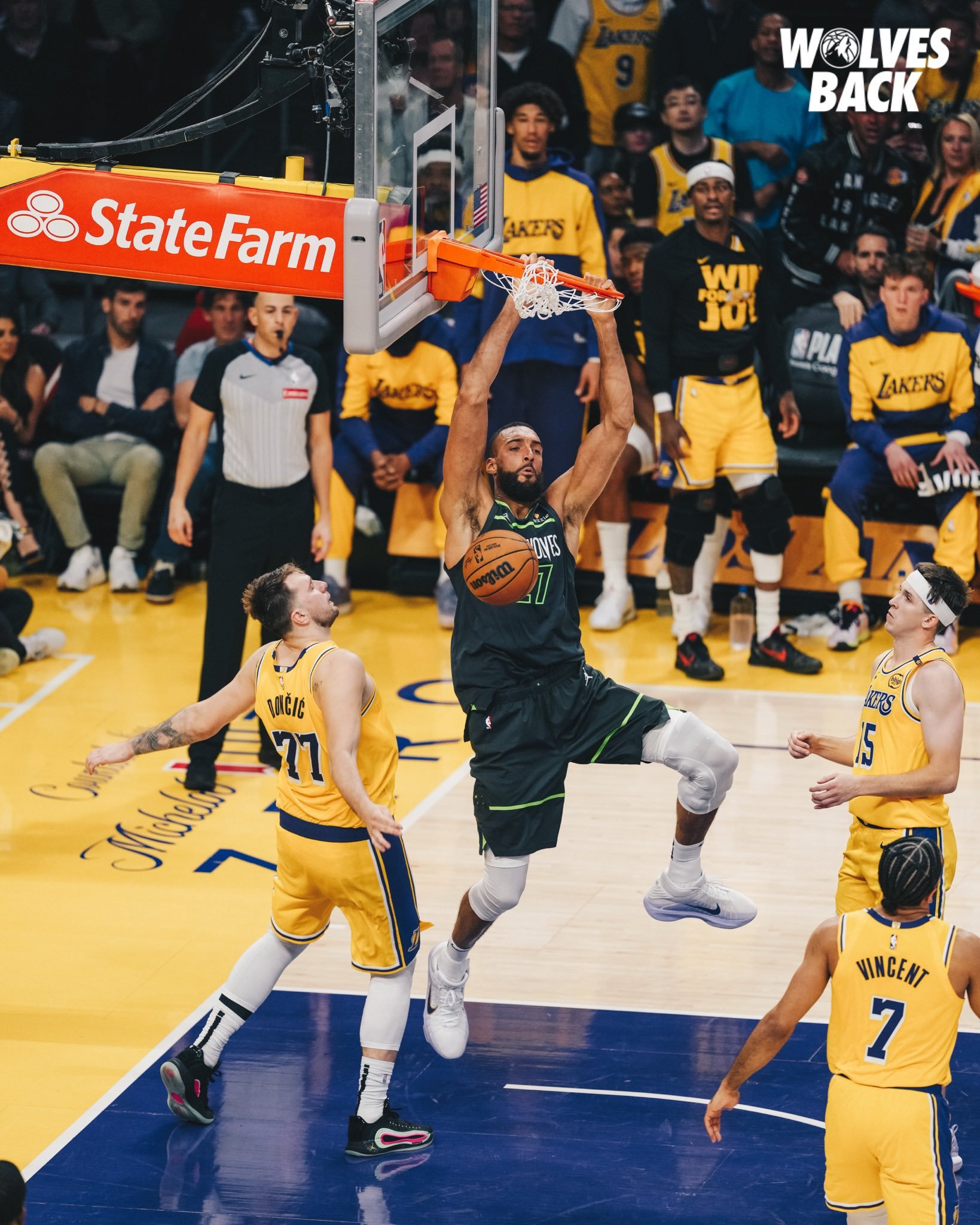 包含NBA季后赛赛程吃紧，孟菲斯灰熊加时末段调整名单，目标明确，临场指挥获称赞的词条